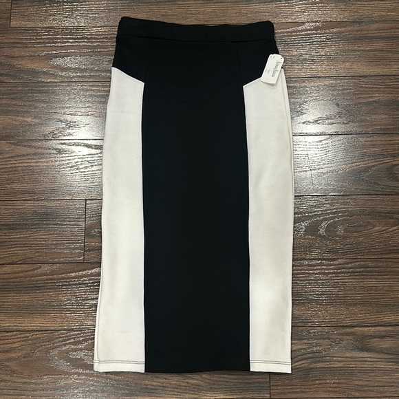 Neiman Marcus Pencil Skirt - Picture 1 of 5